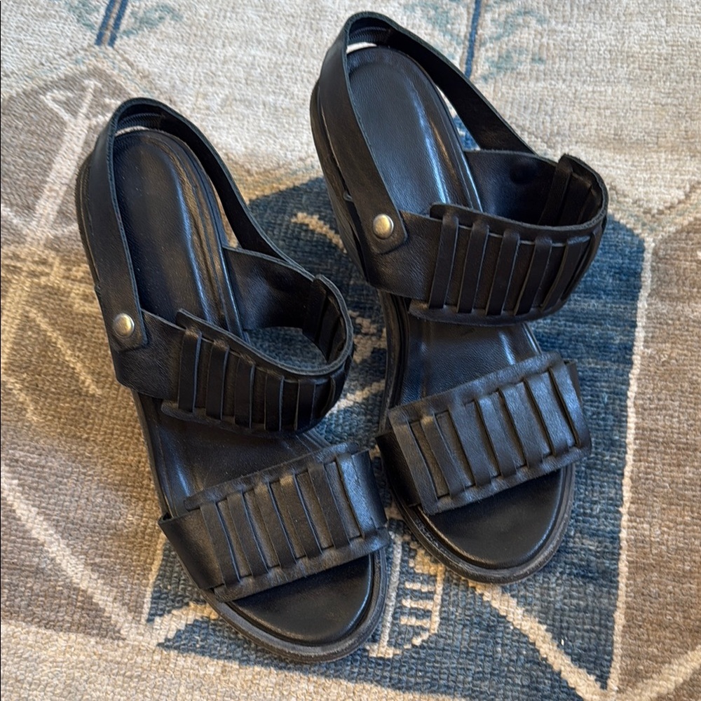 Wal & Pai Black Comfortable Strappy Sandals with block style heel size 7